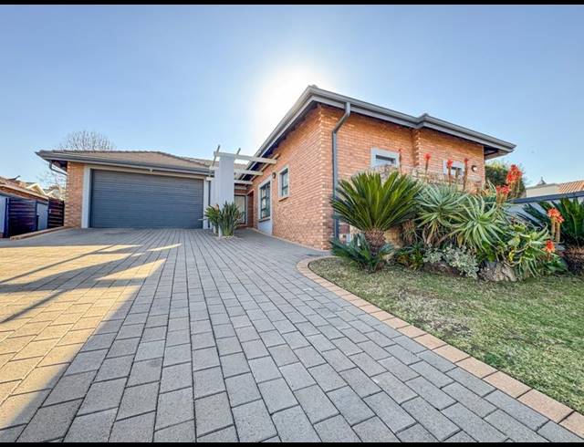 3 BEDROOM HOUSE FOR SALE IN RETIRE AT MIDSTREAM